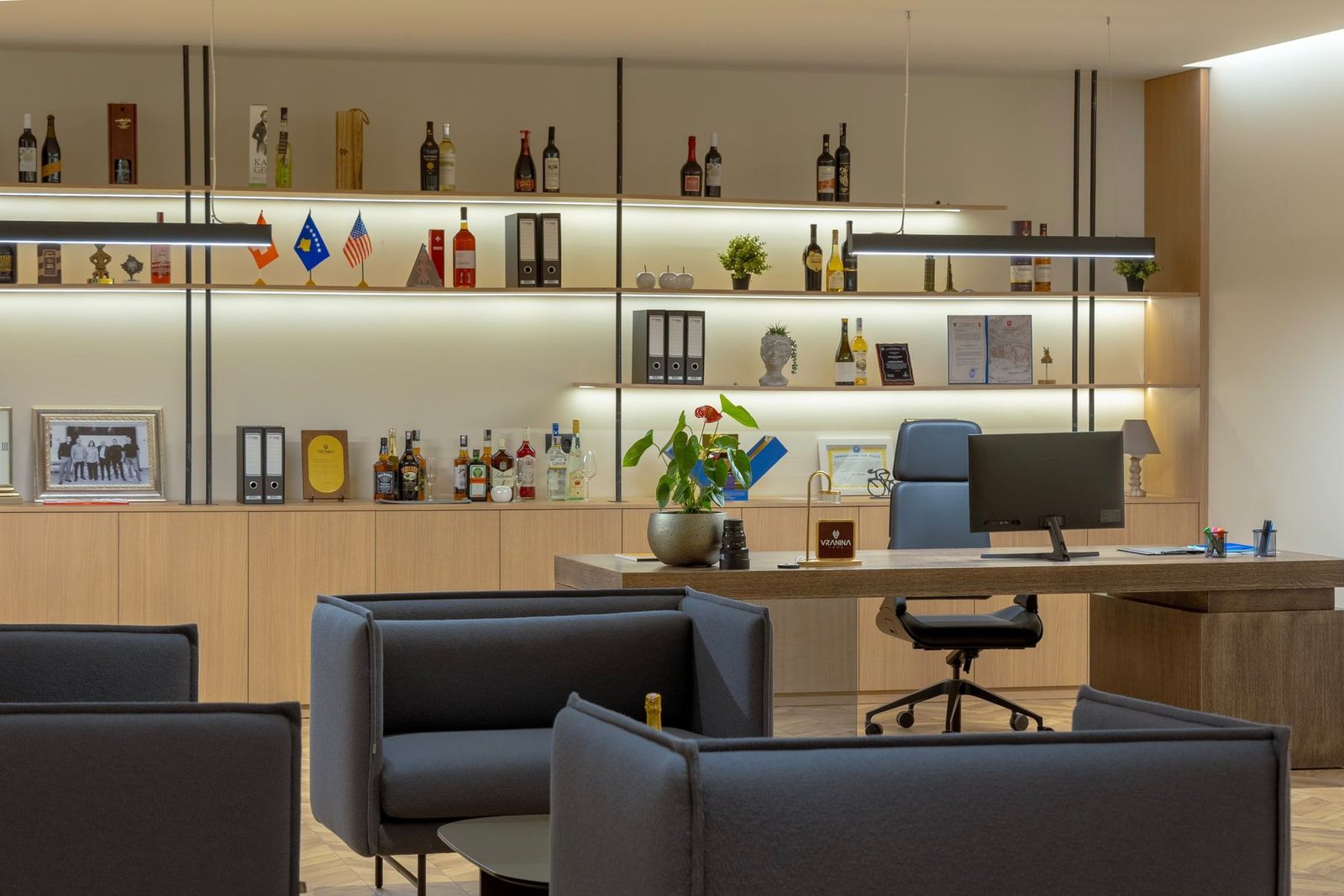 Mobilje premium Vranina Home në ambient arkitektural